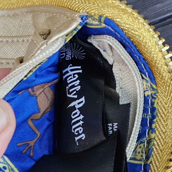 Loungefly Harry Potter Wallet Honeydukes Coin Purse Frog Chocolate Zip Organizer - Picture 8 of 12